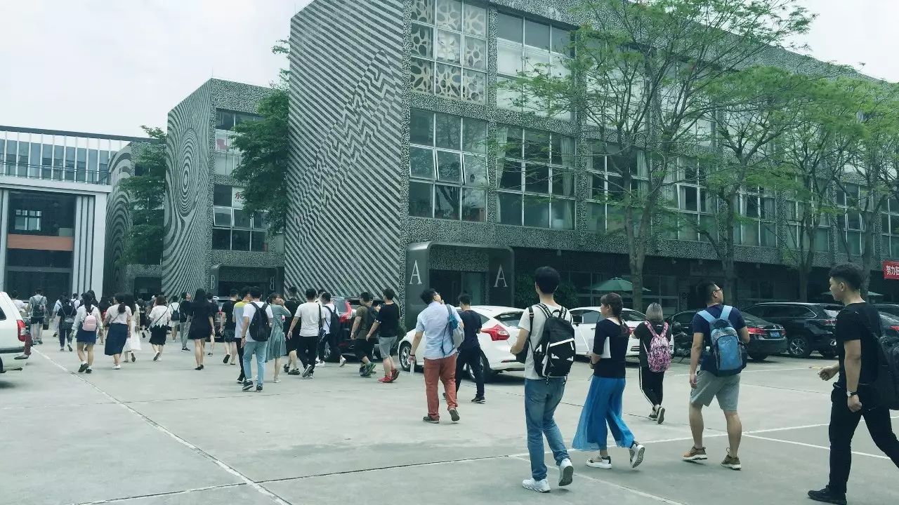 知行走天下