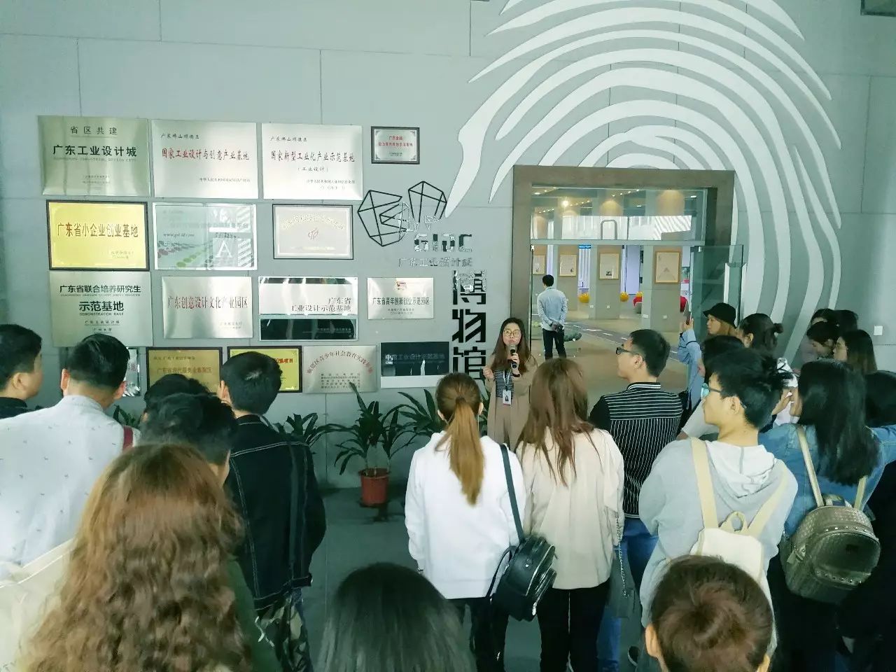 知行走天下